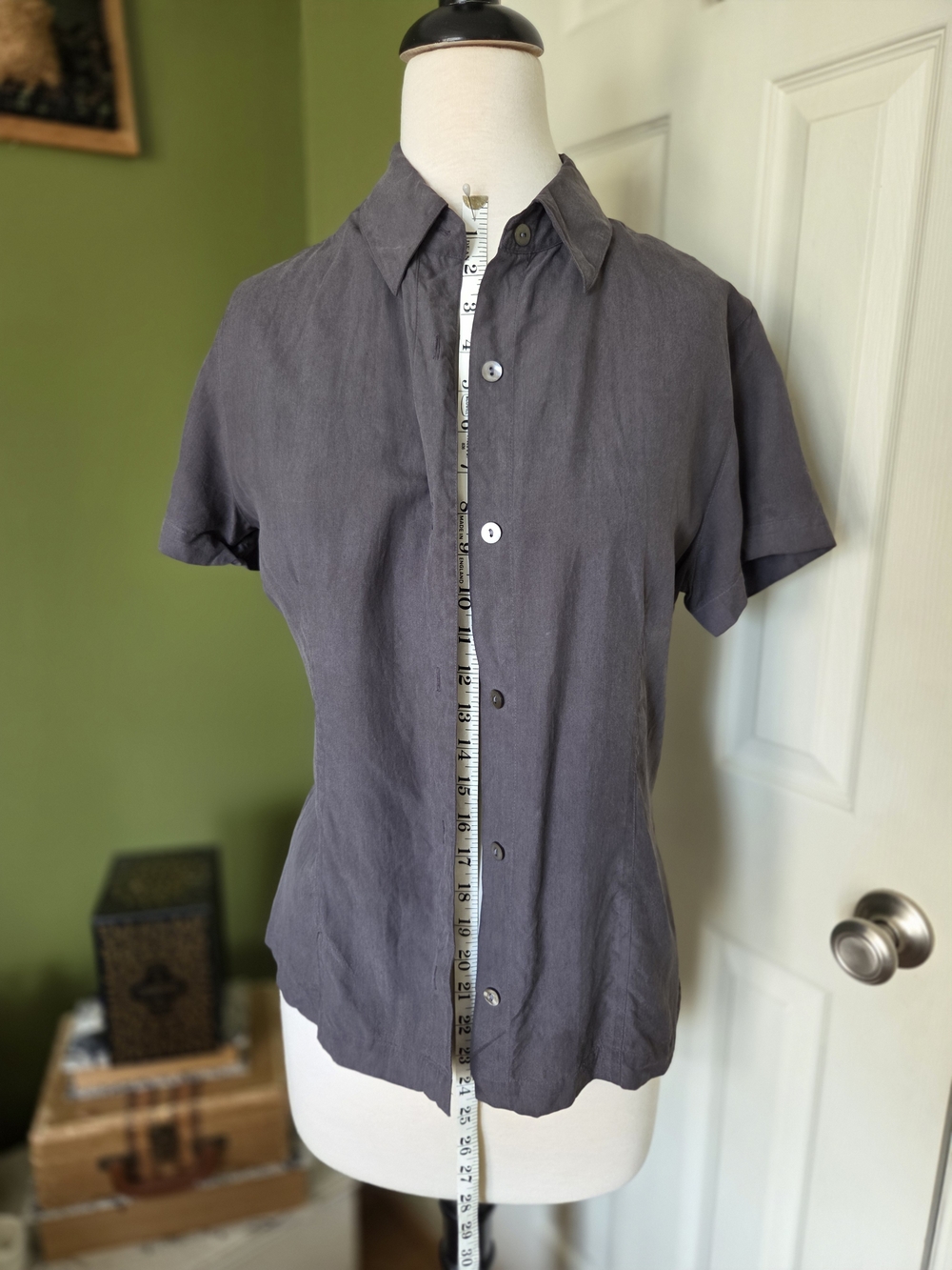 Valerie Stevens Vintage 100% Short-Sleeve Button-Down Shirt in Charcoal Gray